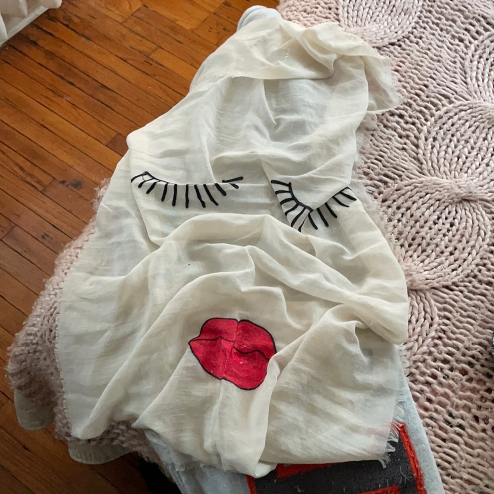 RAMPAGE cheeky eyelash and lips fashion scarf